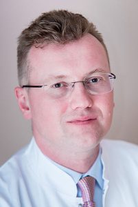 p.o. Kierownik Katedry dr hab. n. med. Arkadiusz Jundziłł, prof. .UMK , MB